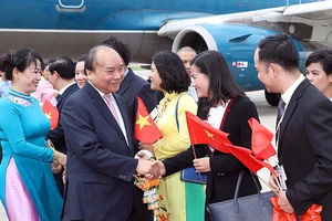 Thủ tướng bắt đầu chương trình dự hội nghị ACMECS 8 và CLMV 9