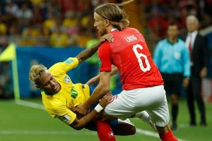 Đá kiểu này, Neymar sớm thành thương binh