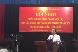 Buôn lậu luôn tìm cách mua chuộc cán bộ