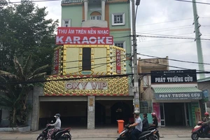 Có nhà không dám ở vì hàng xóm hát karaoke