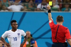 Anh và Bỉ có thể phân định thứ hạng bằng… thẻ phạt