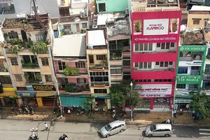 ‘Đất ở thành đất kinh doanh’: Cớ gì nộp tiền 2 lần?