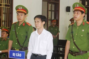 Luật sư bội tín thân chủ nhận 12 năm tù