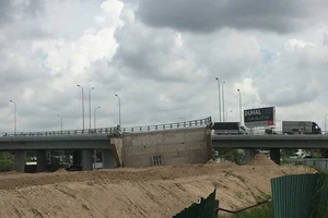 Dự án đường Võ Văn Kiệt nối dài bị tắc do đâu?