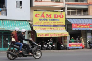 Vợ chồng trẻ ‘méo xệch’ mùa World Cup