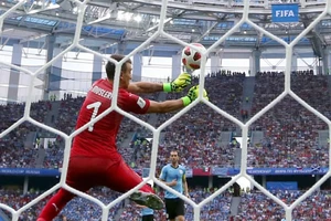Pháp-Uruguay 2-0: Sai lầm nối sai lầm, Uruguay dừng cuộc chơi