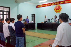 Vụ năm người bị xử oan: Tòa nói muốn kiện đâu thì kiện