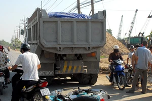 Dán phản quang xe tải để giảm TNGT