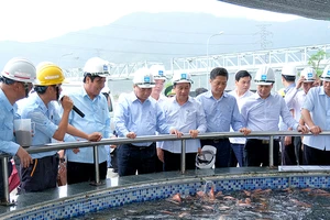 Thủ tướng Nguyễn Xuân Phúc thị sát dự án Formosa Hà Tĩnh