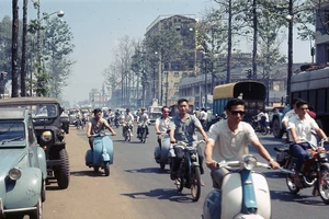 Người Sài Gòn xưa cũng chạy xe ẩu thấy mà ghê!