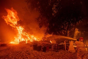 Bão lửa tàn phá miền Tây nước Mỹ