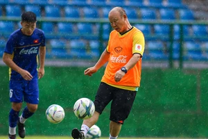 HLV Park Hang-seo: ‘Tuyến giữa còn yếu lắm!’