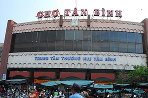 Tiểu thương không muốn xây mới chợ Tân Bình
