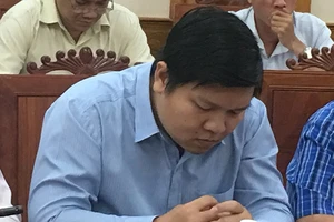 Kiểm tra hồ sơ bất thường của PGĐ Sở Ngoại vụ 32 tuổi