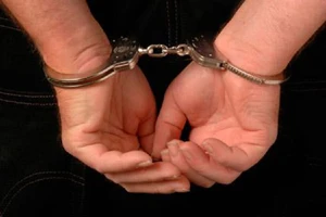 Chồng bị tạm giam, vợ có được kháng cáo thay?