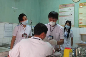 Lây nhiễm HIV dễ hay khó?