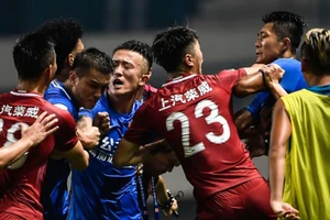 Trung Quốc dẹp loạn sân cỏ