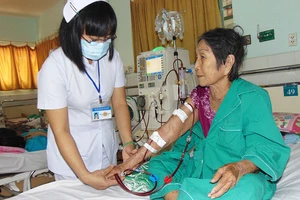 Người ta trò chuyện những gì khi đến phòng chạy thận?