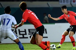 Sao Son Heung-min xấu hổ