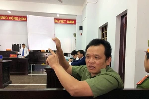 Tranh luận căng thẳng vụ cựu thiếu tá công an kêu oan