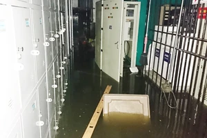 Hàng loạt tầng hầm khách sạn ngập nặng dù mưa không lớn