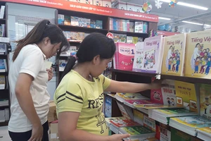 ‘Cháy hàng’ sách giáo khoa lớp 1, vì đâu?