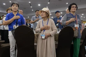 Gần 7 thập niên chờ đoàn tụ người thân