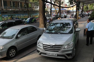 Dân đề nghị tăng chỗ đậu ô tô chung cư