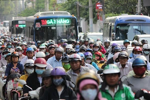 Đề xuất cấm xe máy vào trung tâm TP.HCM: Khó!