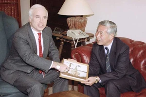 John McCain, người bắc cầu quan hệ Việt-Mỹ