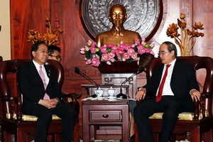 Bí thư Nguyễn Thiện Nhân tiếp thống đốc tỉnh Yamanashi (Nhật)