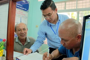 Anh chủ tịch phường luôn mở cửa phòng làm việc đón dân