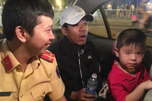 ‘Nghề tay trái’ của cảnh sát giao thông