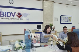 Ông lớn ngân hàng lại kêu thiếu tiền