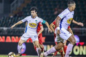 Đội bóng của bầu Đức chìm nghỉm trên phố núi