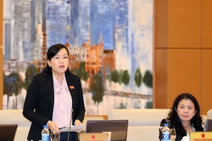 Đầu tư công: Nhà nghèo thì đừng lãng phí!