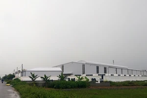 Chủ tịch xã bị cho nghỉ việc vì 3 nhà máy xây ‘lụi’