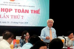 Lợi nhuận khủng từ sách VNEN