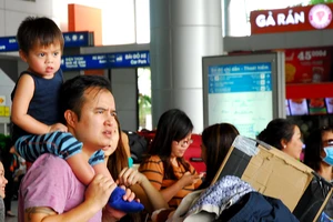 Hành khách bắt đầu ngóng vé máy bay Tết