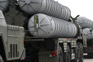 Mỹ và Nga trong cuộc chiến S-400