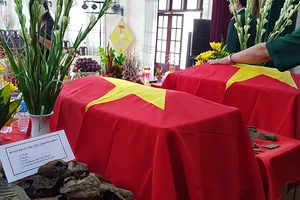 Quốc kỳ giữ ấm 2 liệt sĩ phi công