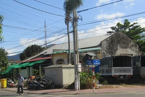 Côn Đảo: Một cựu trưởng phòng nhiều đất bất thường