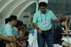 HLV Trần Minh Chiến ‘cứng đầu’