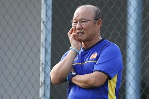 Khi ông Park giấu bài…