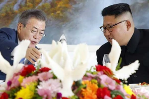 Lần đầu tiên Triều Tiên quyết định họp ba bên