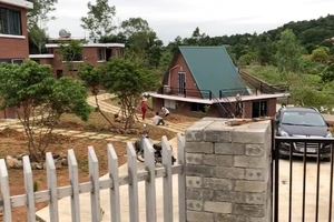 Rừng Sóc Sơn bị băm nát làm biệt thự, khu nghỉ dưỡng