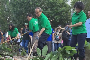 TP.HCM vận động dân không xả rác