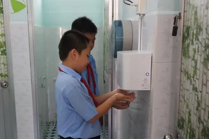 Thích thú với nhà vệ sinh ‘hạng sang’ ở trường học