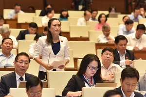 ‘Xẻ thịt’ đất quốc phòng, tín dụng đen làm nóng nghị trường