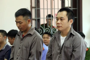 Vụ lùi xe trên cao tốc: Lái xe container bị oan?